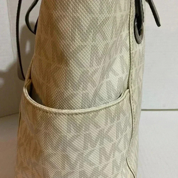 Michael kors white gray MK signature print canvas handbag - Picture 4 of 10